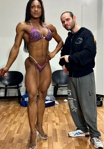 Lexy Oliver: Atleta Professionista IFBB PRO LEAGUE // IFBB ELITE PRO Categoria Wellness